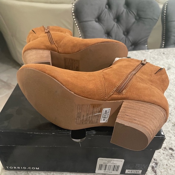 Torrid new contact short cowboy style booties size 8w - Picture 4 of 5